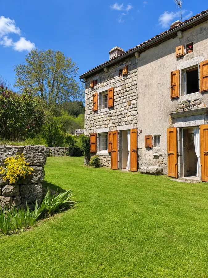 Façade principale côté jardin — maison à vendre à La Vialette