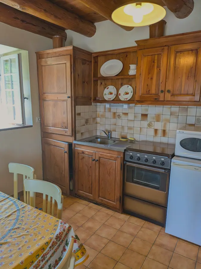 Cuisine équipée — maison à vendre à La Vialette