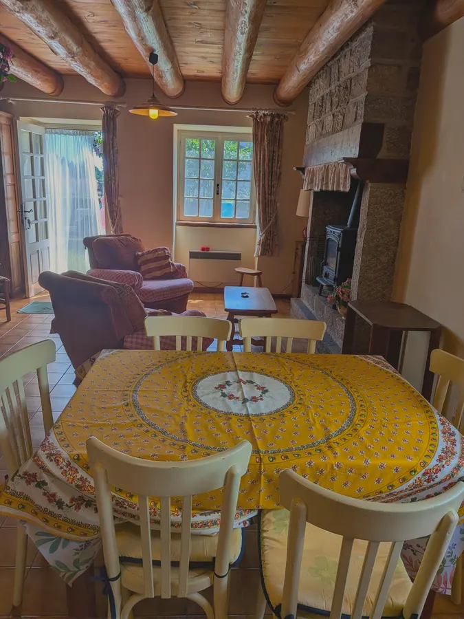 Espace repas et salon — maison à vendre à La Vialette