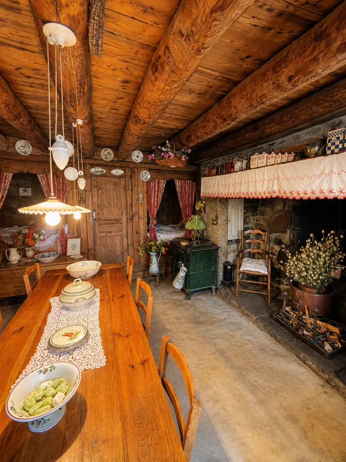 Ancienne maison — rez-de-chaussée — maison à vendre à La Vialette