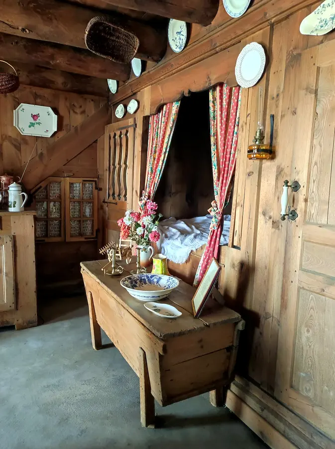 Ancienne maison — volume du rez-de-chaussée — maison à vendre à La Vialette